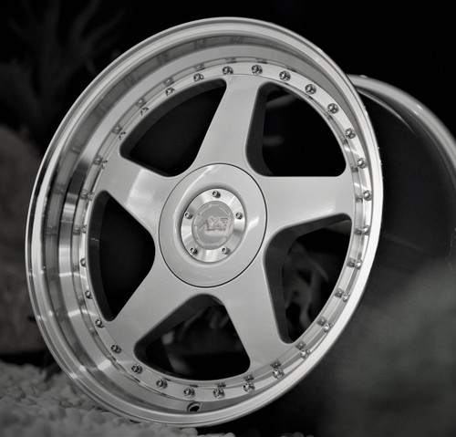 Silver alloy wheels - 18",